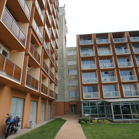 Golden Bridge Apartament *