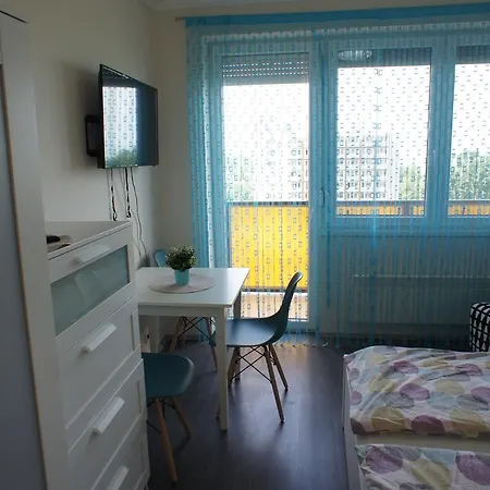 Golden Bridge Apartament *